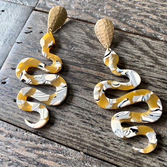 Free People Jewelry - NEW Champagne Snake Earrings